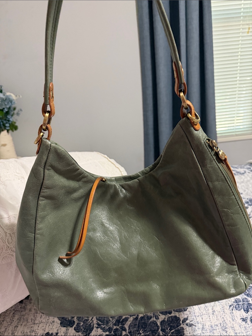 HOBO Olive Green Leather Shoulder Bag with Tan Accent - Picture 5 of 9